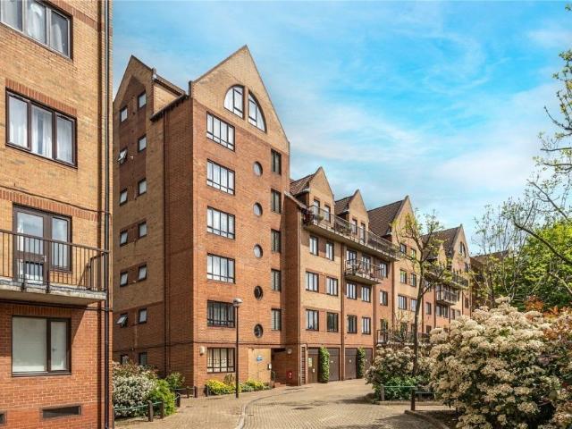 Amsterdam Road, London E14, 1 bed flat to rent, £1,800 pcm | PrimeLocation