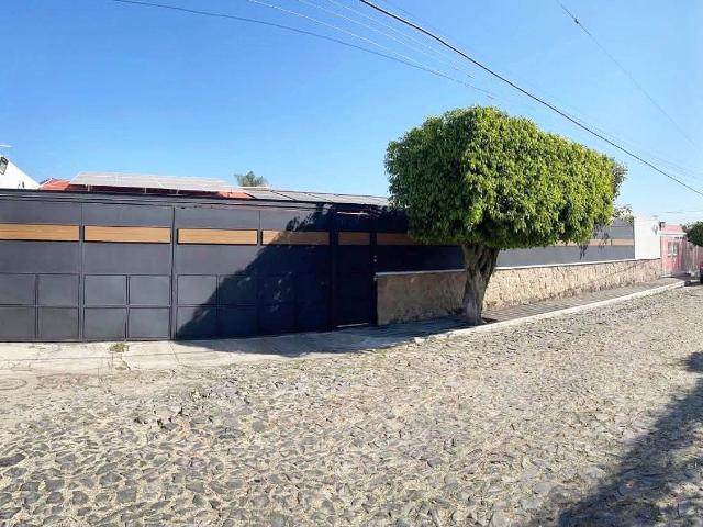 AMUEBLADA EN UNA PLANTA LOS PINOS CAMPESTRE