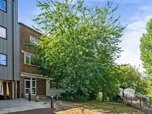 Amwell End, Ware SG12, 2 bed flat to rent, £1,500 pcm | PrimeLocation