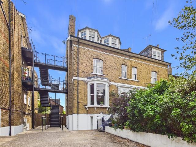 Amyand Park Road, Middlesex TW1, 2 bed flat to rent, £2,100 pcm | PrimeLocation