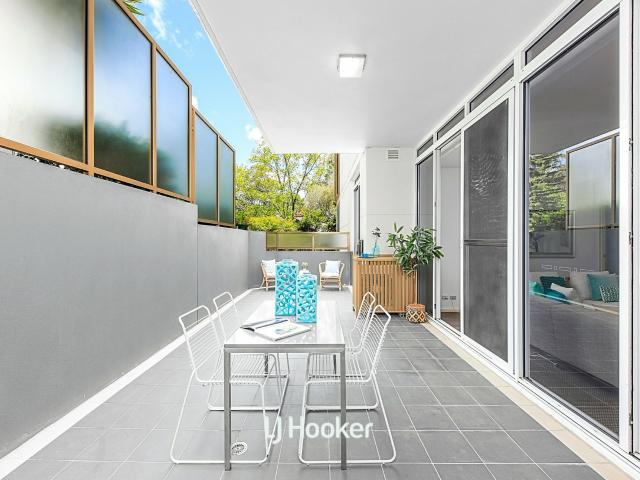 An Ultra Spacious and Private Courtyard Retreat Walk to Station
