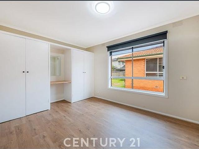AN UPDATED 2 BEDROOM REAR UNIT NEAR CENTRAL CLAYTON