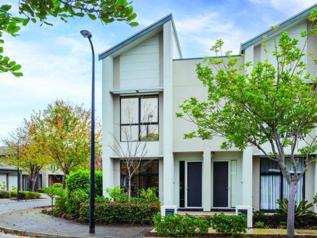 An Urban Waterside Statement With Lofty Lifestyle Credentials