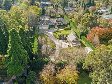 An acreage estate of family space, versatility and comfort
