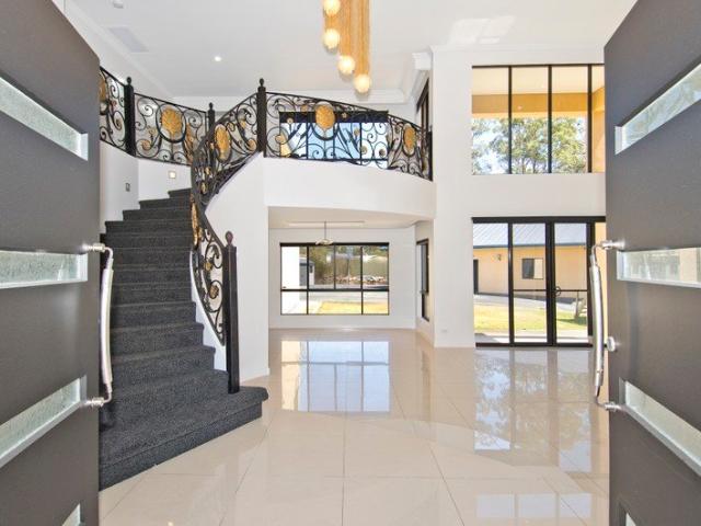 AN ABSOLUTE RARITY! LARGE FAMILY HOME | AIR CONDITIONING | CINEMA ROOM | HOME OFFICE | CITY RETREAT | EXECUTIVE LIVING|