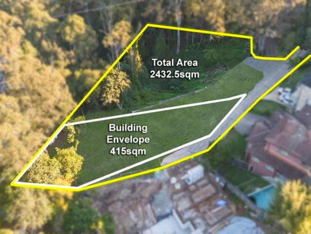 An address that deserves something extraordinary, ready to build parcel, walk to rail