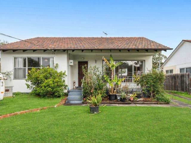 An Affordable Opportunity Worth Seizing in Frankston North, perfect for investors, tradies and Families