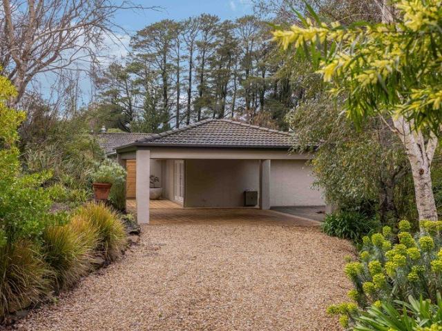 An Aldgate Half Acre Where Cosy Winters Meet Poolside Summers