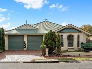 An All Season Entertainer Close To Linear Park