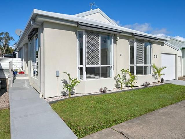 A North Facing 2 Bedroom Villa within Suncrest Over 50's Lifestyle Resort Coombabah! Plenty of Natural Light & Tastefully Refurbished