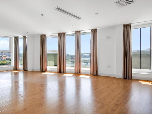 An astonishing three bedroom flat in E16