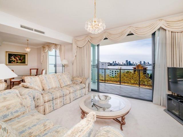 AN APARTMENT DESIGNED FOR SPACIOUS LIVING AND ENTERTAINING…