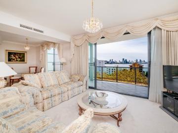 AN APARTMENT DESIGNED FOR SPACIOUS LIVING AND ENTERTAINING…