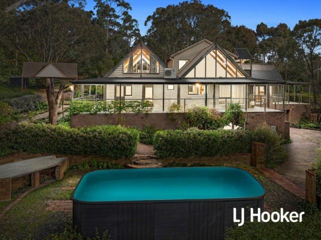 An Architectural Mudbrick Sanctuary Amongst the Treetops