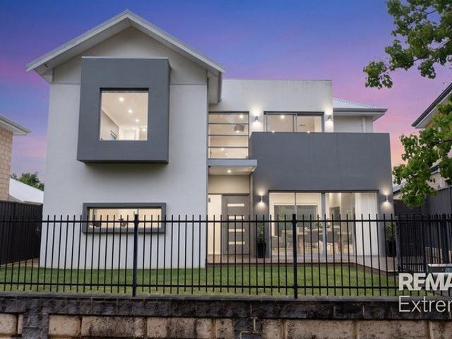 AN ARCHITECTURAL MASTERPIECE OVERLOOKING NANKEEN PARK