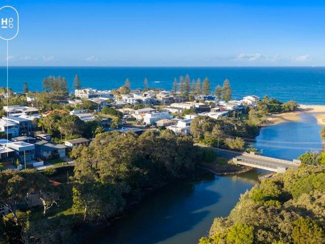 An architectural coastal residence where sophisticated design, generous proportions and effortless living meet, just 200m from the beach