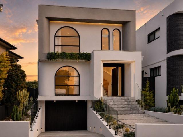 An Architectural Icon in a Prestigious Enclave