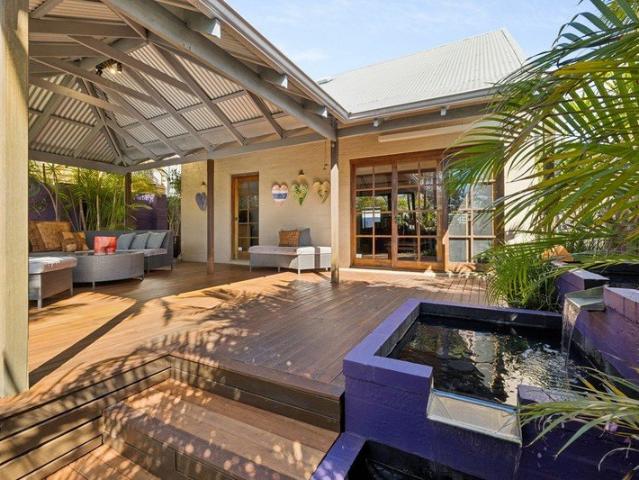 AN ARCHITECTURAL INNER CITY PAD!