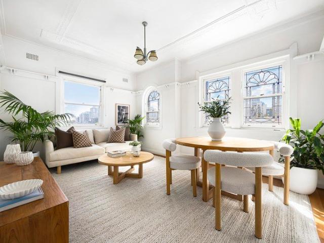 An Art Deco Beauty With A Spectacular Outlook