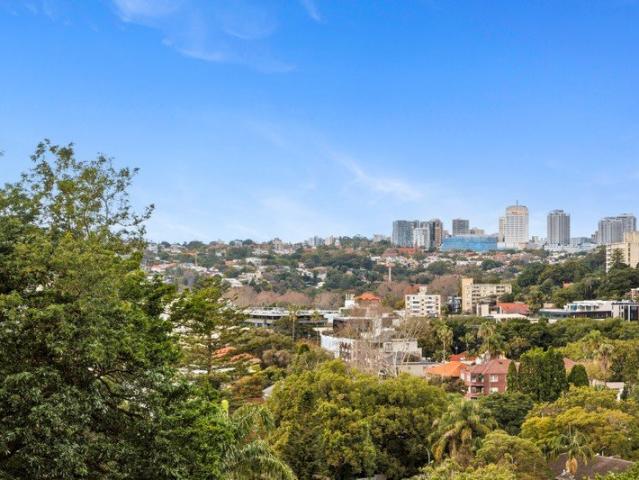 An Art Deco Haven In The Landmark Trentwood, Timeless Elegance With A Lock Up Garage