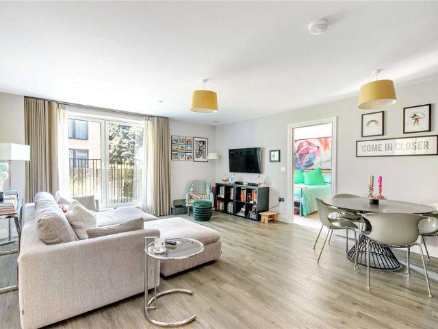 An attractive and contemporary two bedroom apartment in this landmark development on the edge of the historic Pantiles