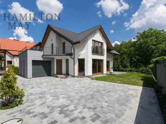 An attractive house available for rent in the prestigious Wola Justowska district