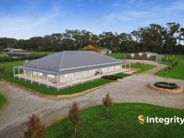 An Australiana Masterpiece on Sprawling 5 Acres