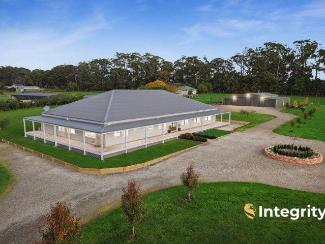An Australiana Masterpiece on Sprawling 5 Acres