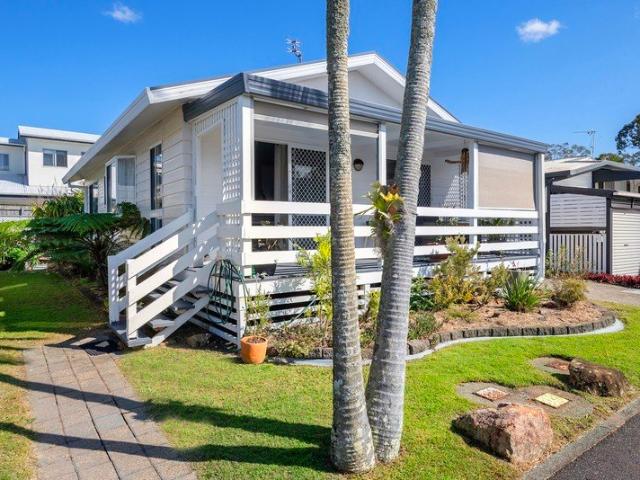 An East Facing, 2 Bedroom Home within Paradise Lake Over 50's Resort, Coombabah. Your Chance to Enjoy a Relaxed, Quiet Lifestyle