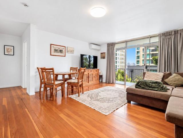 An Easy First Step into Kangaroo Point Living!