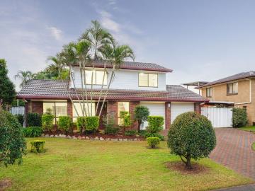 AN EFFORTLESS FAMILY HAVEN IN A COVETED OXLEY POCKET