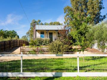 An Elevated Victorian in the Heart of It All