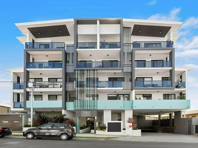 An Elevated Inner City Lifestyle with Forever City Views