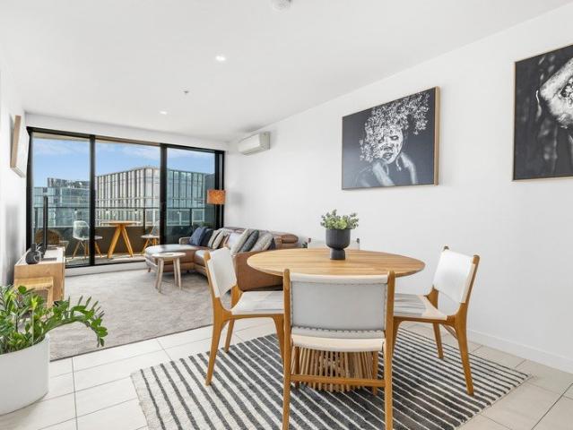 An Elevated Lifestyle of Light, Views and Effortless Luxury in Blue Chip Location