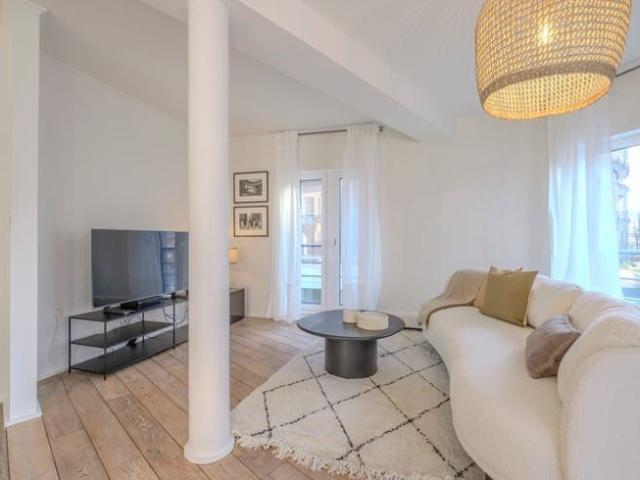 An elegant apartment in the heart of the European Quarter