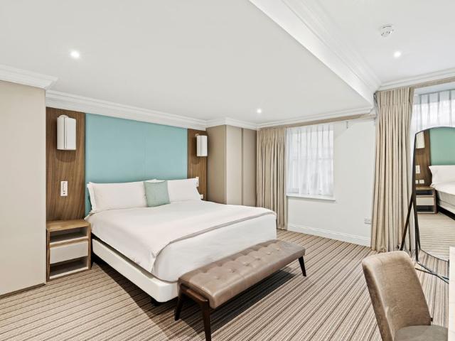 An Elegant Duplex in a Coveted Mayfair Development