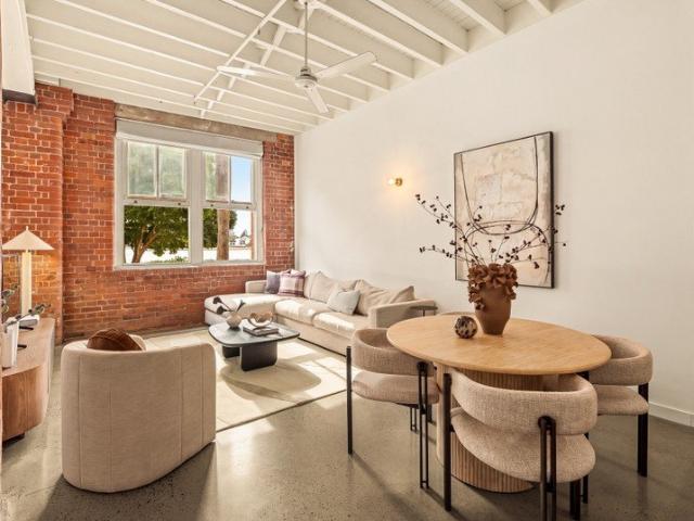 AN ELEGANT WOOLSTORE RENOVATION WITH RIVER VIEWS