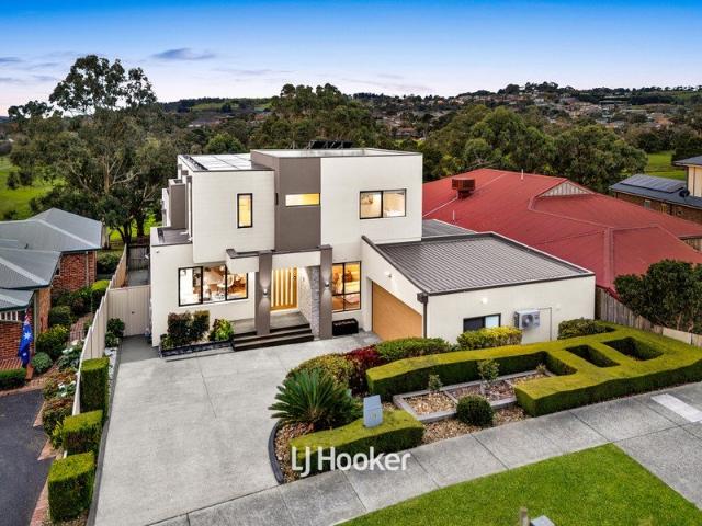 An Elegant 3 Storey Family Sanctuary with Unrivalled Parkside Living