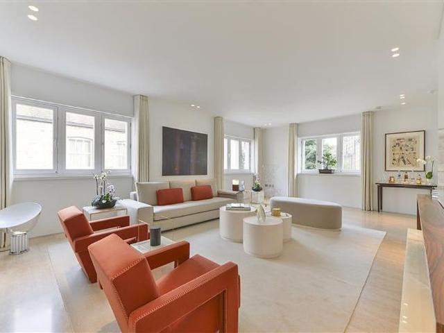 An elegant 4,688 sqft residence in the heart of Knightsbridge, boasting four bedrooms and four bathrooms, in one of London’s most sought after addresses