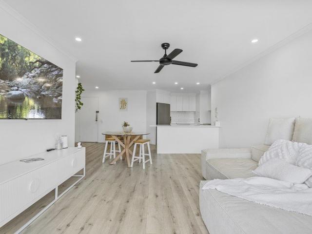 An Elegantly Renovated Top Floor Unit Sure to Impress!
