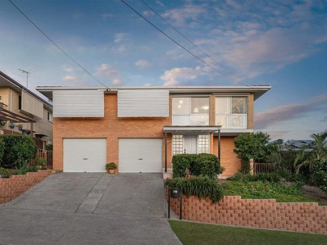 An Entertainer's Deck, Tastefully Renovated & Mansfield State High Catchment