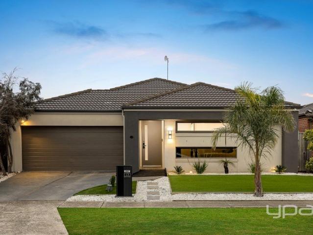 An Entertainer's Dream with Luxury Finishes & Smart Home Technology