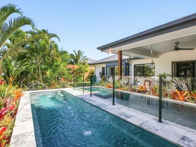 An entertainer's oasis in Glass House Mountains