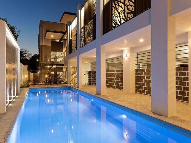 AN ENVIABLE BOUTIQUE RIVERSIDE LIFESTYLE AWAITS