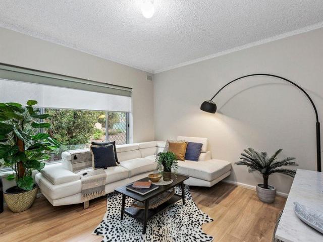 An Excellent Entry into the Market with Spacious Ground Floor Living