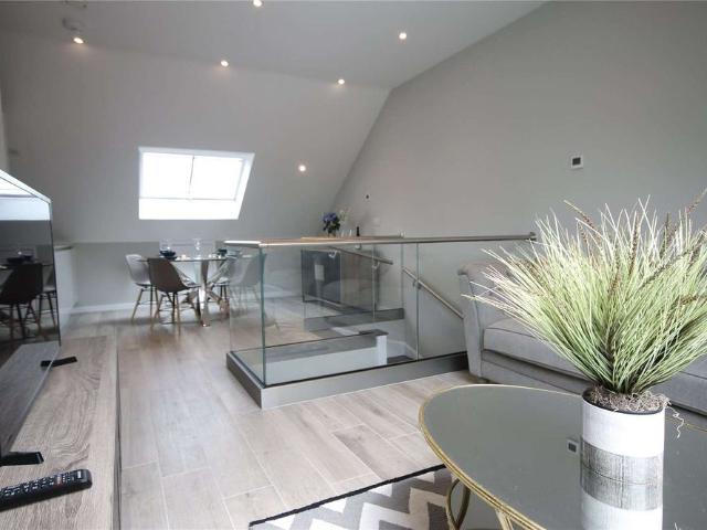 An excellent fully furnished duplex apartment on Mill Road