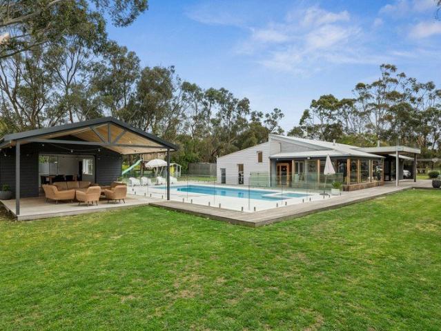 AN EXCEPTIONAL 40 ACRE LIFESTYLE PROPERTY