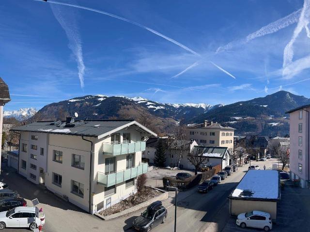 An exceptional 4 bedroom apartment ideally positioned next to the main ski lifts in Zell am See