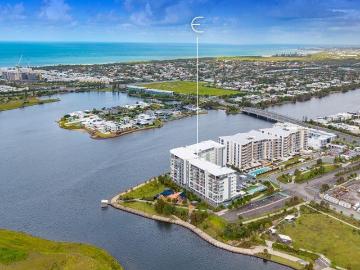 An Exceptional True North Facing Penthouse Above Lake Kawana