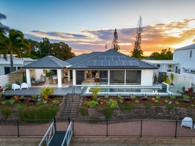 AN EXCEPTIONAL WATERFRONT POSITION, A LIFESTYLE TO MATCH